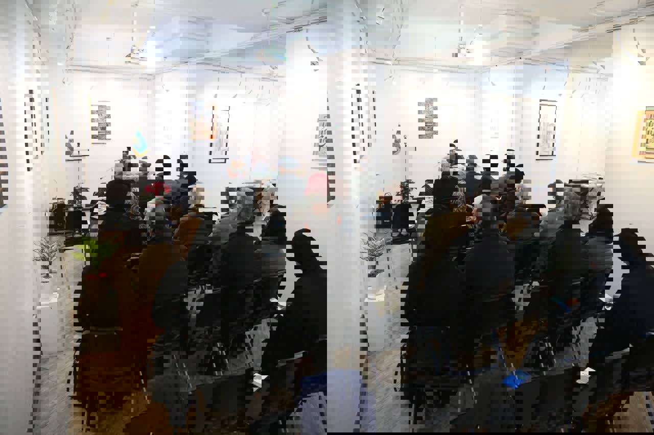 رونمایی «کفترهای سُرخِ پاپَر»؛ داستانی از رنج، طنز و جهان ذهنی نویسنده