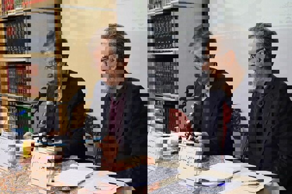 رودکی پیام‌آور صلح و دوری از افراط/ چشمان آدم‌الشعرا را میل کشیدند!