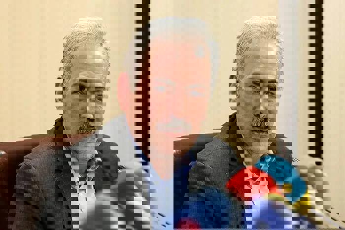 نسل جدید فرصت خواندن آثار ماندگار ندارد/تکریم قهرمان ملی در سایه تکرار