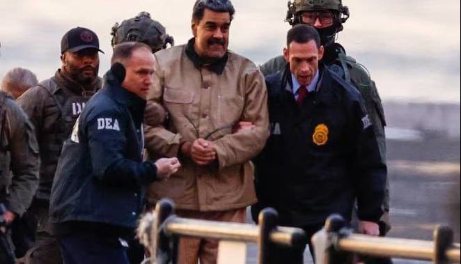 لبخند پربازدید مادورو در مسیر دادگاه آمریکا