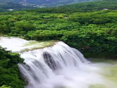 آبشار زیبای Huangguoshu در آنشون، استان گوئیژو