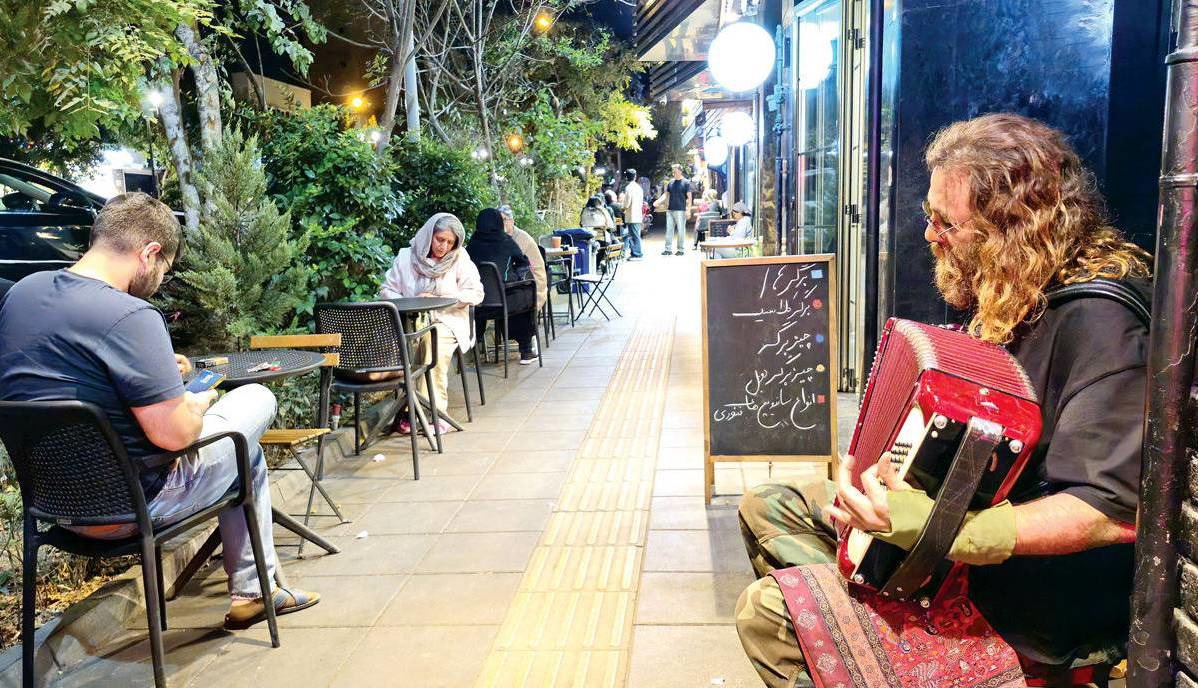 روزنامه اصولگرا: بسیاری از کافه‌ها کانون ترویج ناهنجاری و ناامنی شده اند