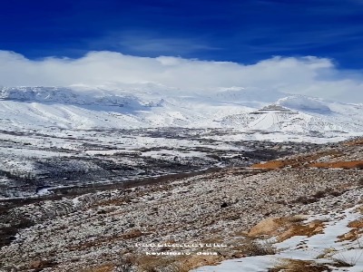 روستای خَفر، در دامنه‌های سترگ و پرابهت دنا