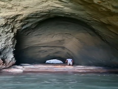 بزرگترین غاردریایی ساحل مفنق جزیره هرمز