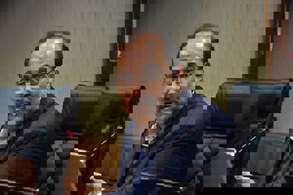 در نظریه پردازی علوم انسانی در درجات پایین قرار داریم