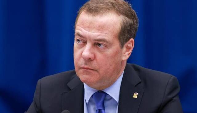 مدودف: اروپا خود را در یک تله عظیم گرفتار کرده است