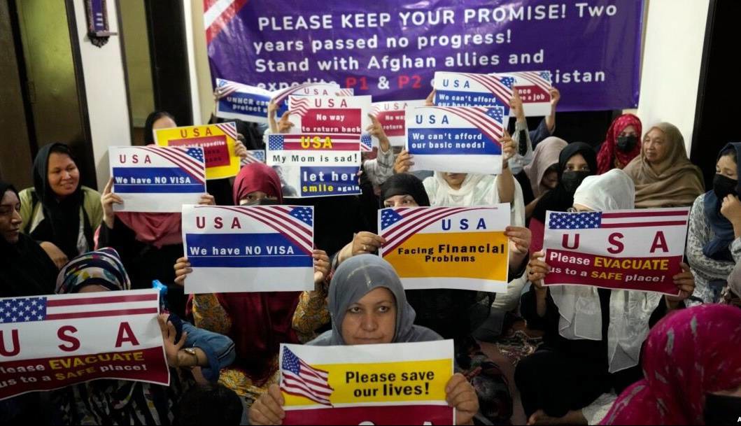 پاکستان هزاران تبعه افغانستانی منتظر انتقال به آمریکا را اخراج می‌کند