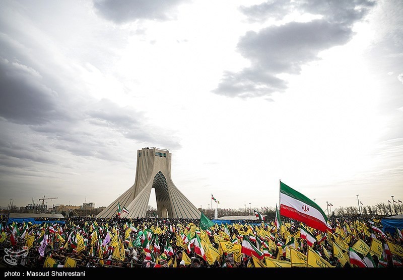 سرمقاله کیهان/ از دورکیم تا میدان آزادی این مردم محصول کدام محیطند؟!