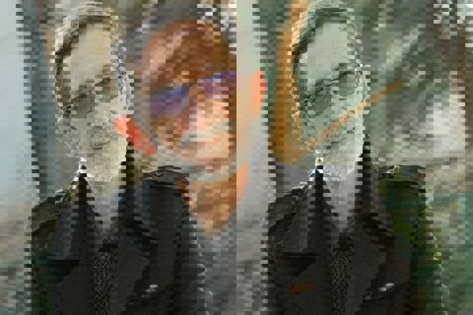 نقطه‌به‌نقطه تصویرسازی زندگی رهبر/ هنر نقطه‌نگاری در خدمت تاریخ معاصر