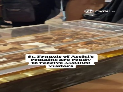 نمایش بقایای پیکر یک قدیس پس از ۸۰۰ سال