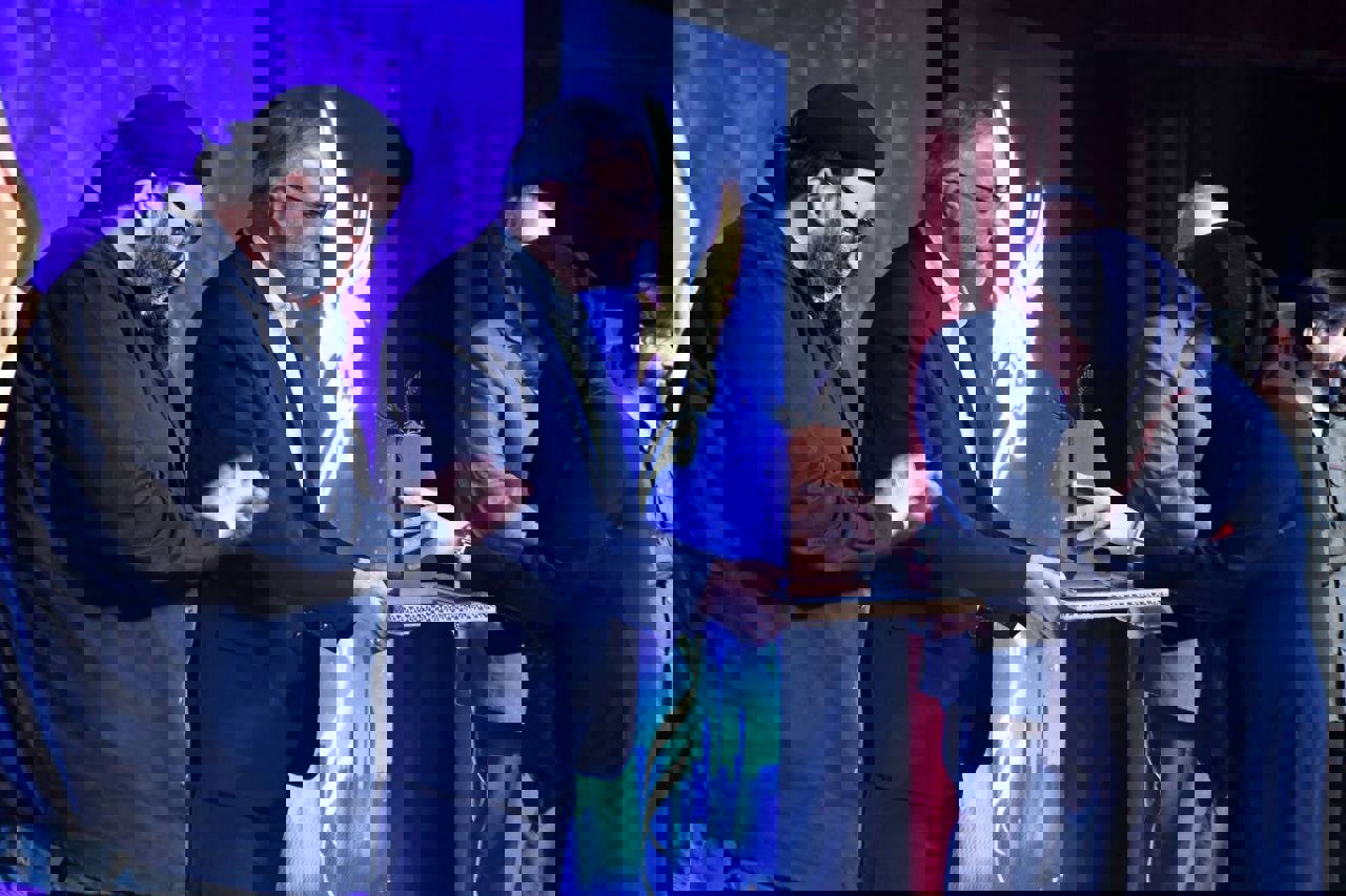 تهران، پایتخت شعر فارسی است