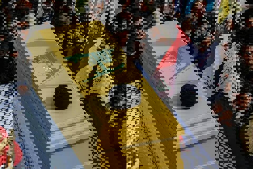 لبیک زیر سایه جنگنده‌ها/ حزب‌الله هنوز زنده است