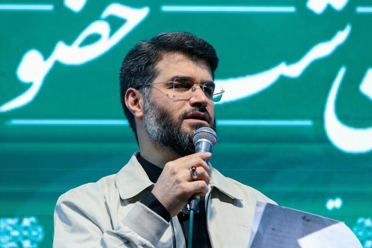 مداحی میثم مطیعی برای خانوادهٔ رهبر شهید