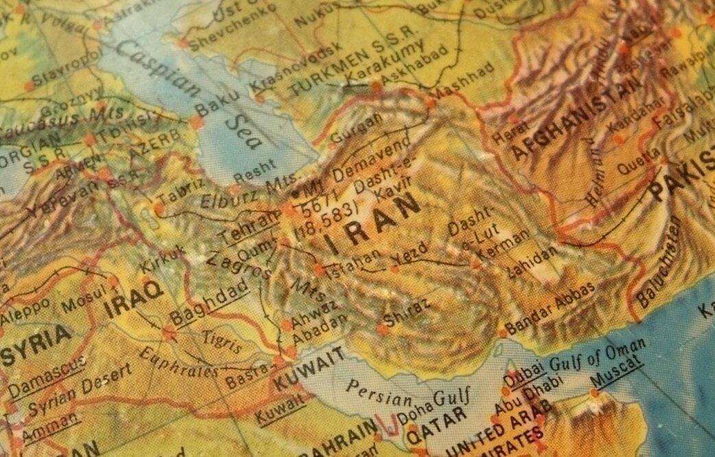 «بیار نامه که بنویسم...» مکاتبه شاعرانه از تهران تا کالیفرنیا