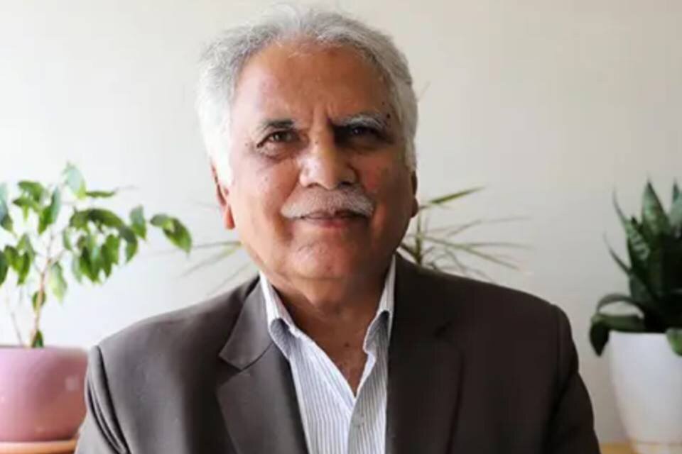 عارف نوشاهی به عضویت افتخاری فرهنگستان درآمد