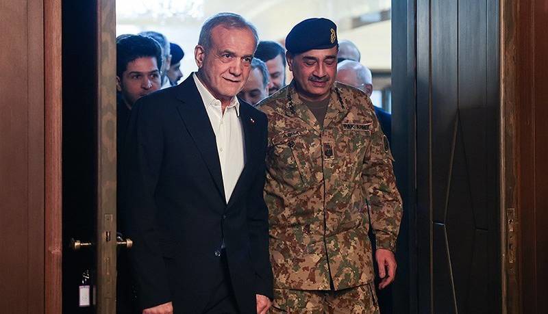 دیدار و گفتگو پزشکیان با فرمانده ارتش پاکستان