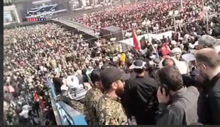 سیل جمعیت در مصلی تهران همزمان با نخستین ساعات وداع با آقای شهید