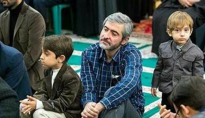 تصویری از شهید دکتر مصباح‌الهدی باقری در کنار رهبر شهید