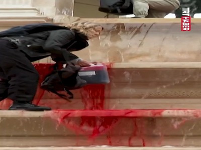 فواره سرخ پاریس؛ نماد «نسل‌کشی» در غزه