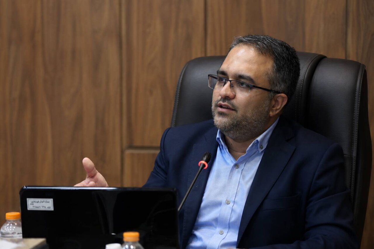 نوجوانان بیش از ۹ ساعت در فضای مجازی‌اند/توجه جدی به حکمرانی فجازی