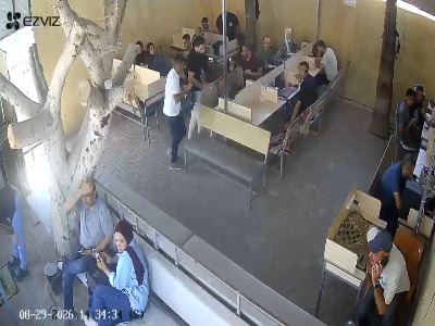لحظه بمباران داروخانه بیمارستان شهدای الاقصی در دیرالبلح غزه | آخرین خبر