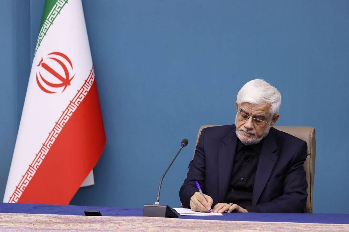 عارف: به اراده فاخر ملت شریف ایران، ایستاده ادای احترام می کنم