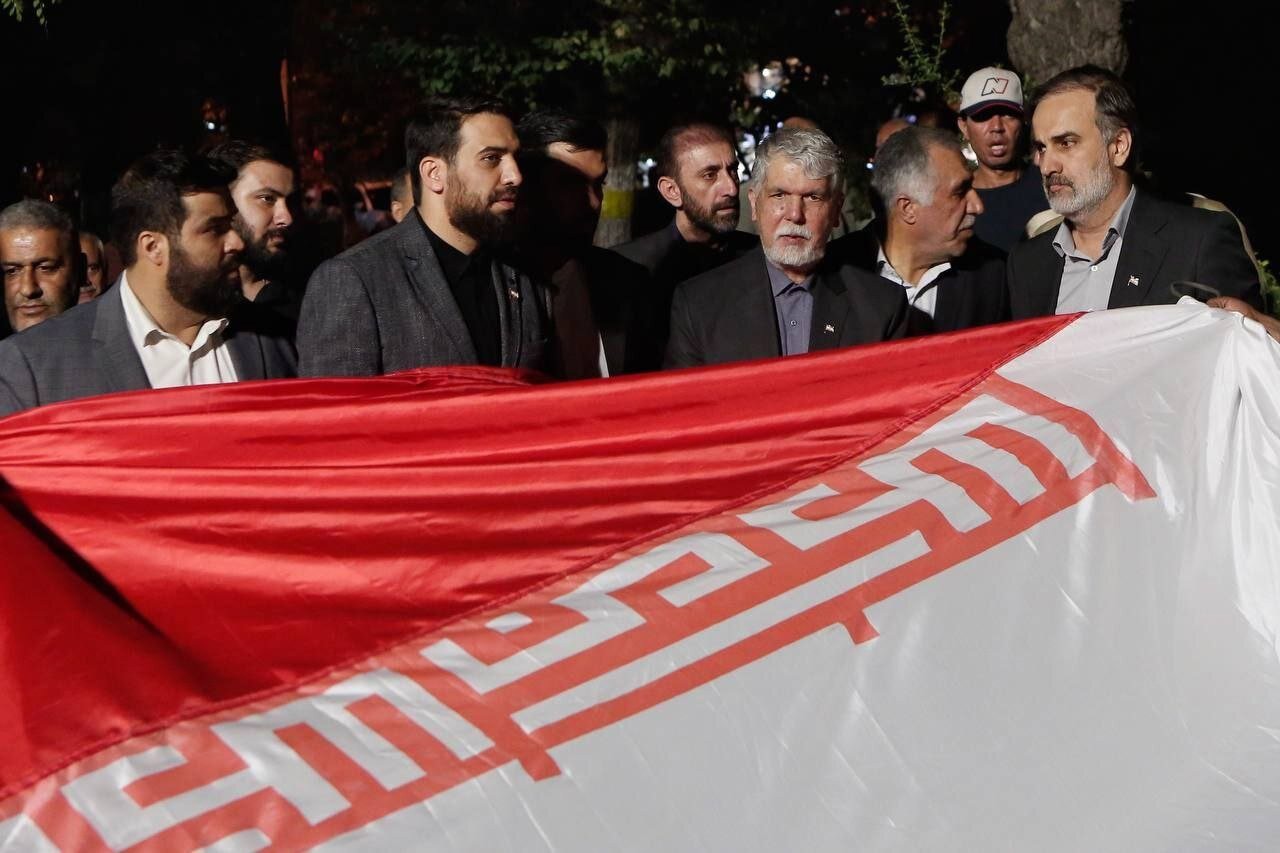 صالحی به جمع پرچمداران در میدان ولیعصر(عج) تهران پیوست