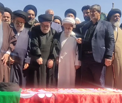 اقامه نماز بر پیکر آیت‌الله شبیری زنجانی توسط آیت‌الله سبحانی