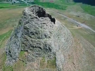 کوه میان تهی زندان سلیمان