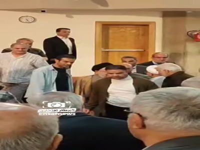 حضور سیدمحمد خاتمی با عصا در نشست بنیاد باران