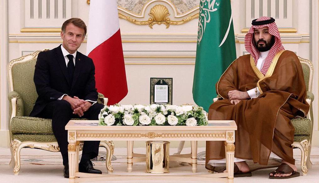 دیدار و گفت و گوی بن سلمان و مکرون؛ عربستان وعده افزایش عرضه گازوئیل داد