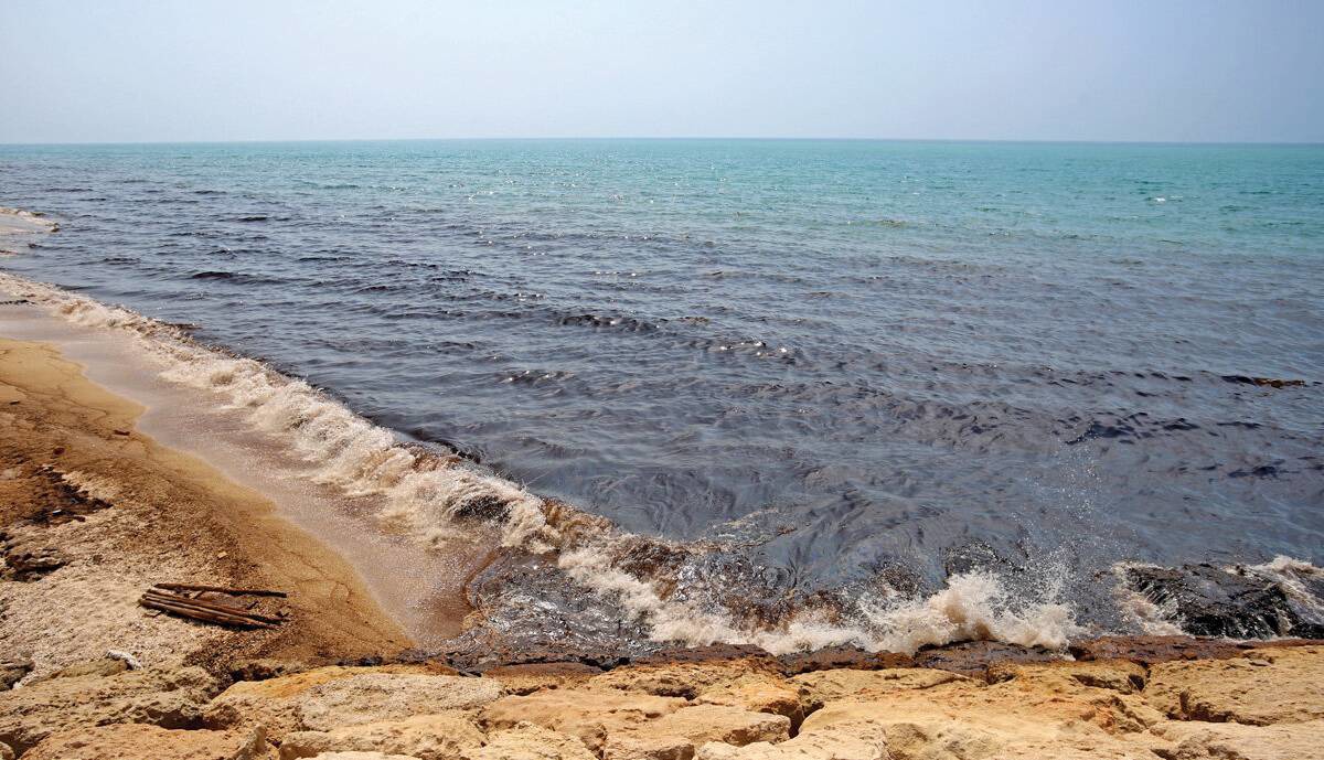 ردپای سیاه جنگ بر خلیج‌ فارس