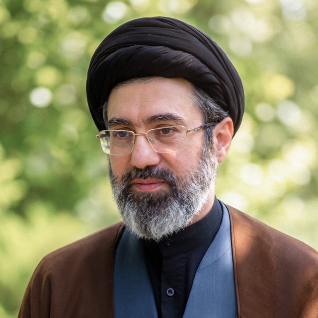 پاسخ رهبر انقلاب به نامه جمعی از دانشجویان: تا رسیدن به قلّه‌های پیشرفت هم‌عهدیم